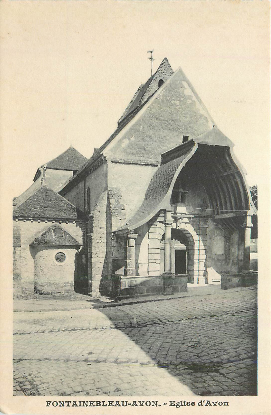 Fontainebleau-Avon — Église d'Avon — vue de l'entrée et du clocher